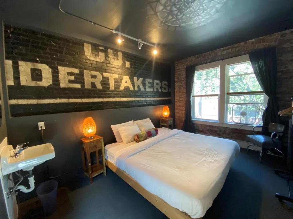 Hotel Hotel Hostel Hostel *